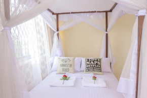 Private PENTHOUSE Apartment WIFI Streaming Sports and Parking